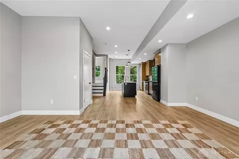 Living - 3906 Edwards Rd #C, Cincinnati, OH 45209 photo 5 of 10