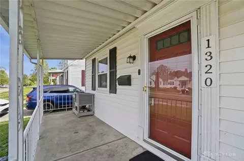 1320 N Plum St, Springfield, OH 45504 photo 8