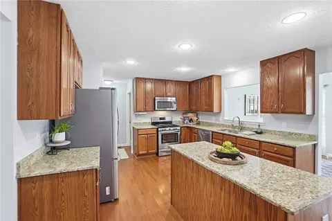 Kitchen - 5 Clevenger Ct, Springboro, OH 45066 photo 2 of 5