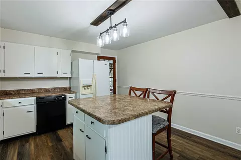 Kitchen - 990 Joyce Dr, Batavia, OH 45103 photo 4 of 5