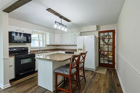 Kitchen - 990 Joyce Dr, Batavia, OH 45103 photo 1 of 5