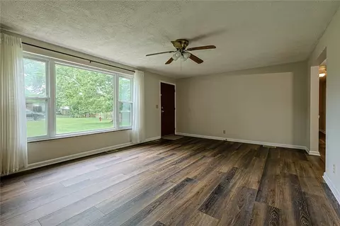 Living - 990 Joyce Dr, Batavia, OH 45103 photo 4 of 5