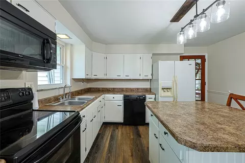 Kitchen - 990 Joyce Dr, Batavia, OH 45103 photo 2 of 5