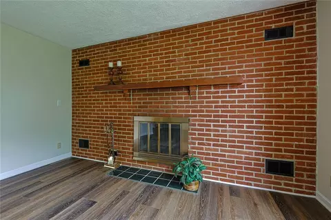 Living - 990 Joyce Dr, Batavia, OH 45103 photo 5 of 5