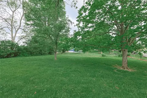 Exterior - 990 Joyce Dr, Batavia, OH 45103 photo 7 of 12