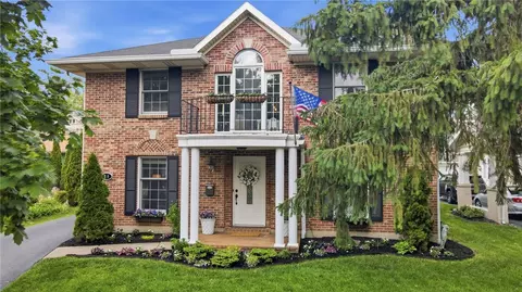 39 E Dixon Ave, Oakwood, OH 45419