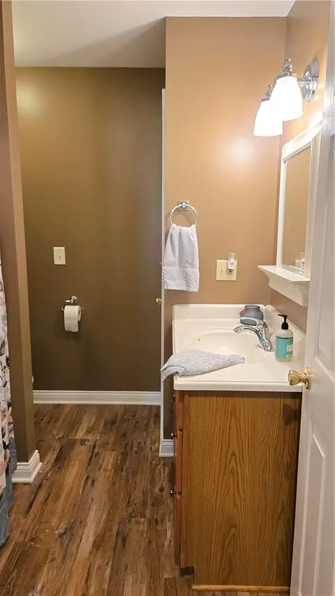 Bath - 387 Reeder Rd, Blanchester, OH 45107 photo 4 of 7
