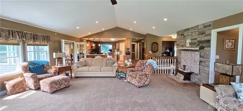 Living - 387 Reeder Rd, Blanchester, OH 45107 photo 3 of 4