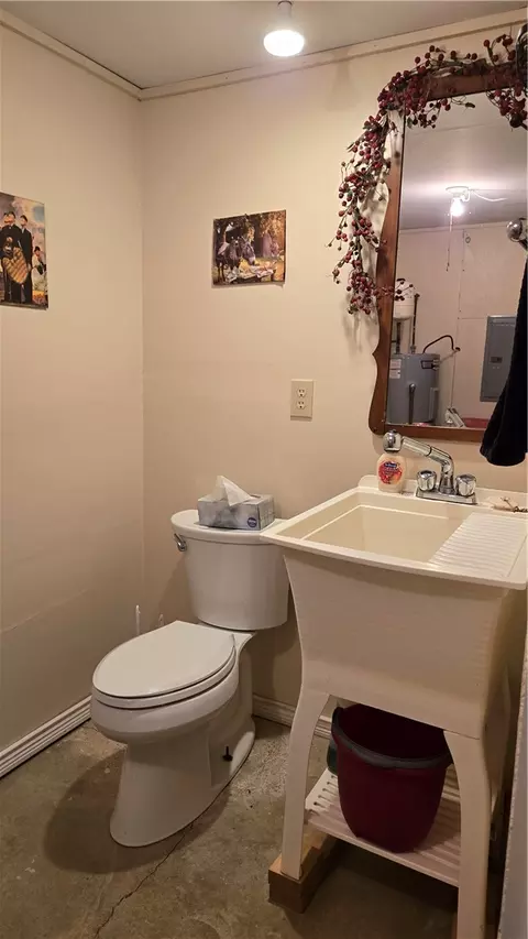 Bath - 387 Reeder Rd, Blanchester, OH 45107 photo 6 of 7