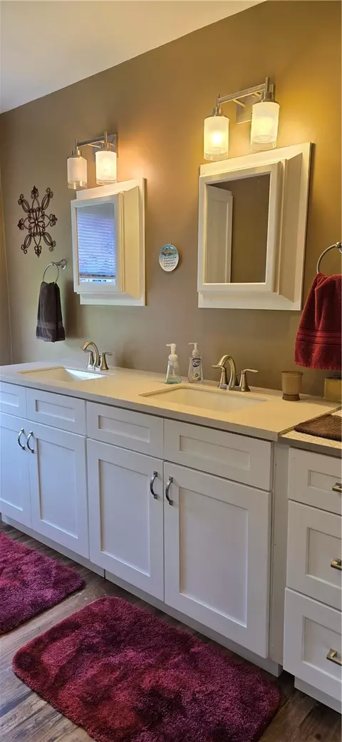 Bath - 387 Reeder Rd, Blanchester, OH 45107 photo 1 of 7