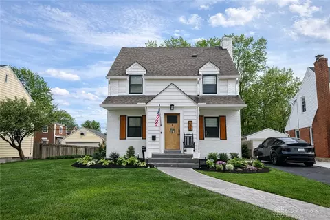 436 East Dr, Oakwood, OH 45419