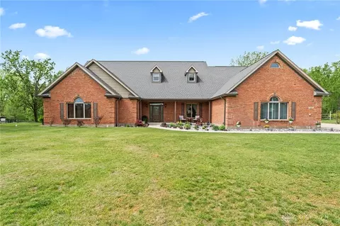 1537 Meadowlands Dr, Fairborn, OH 45324