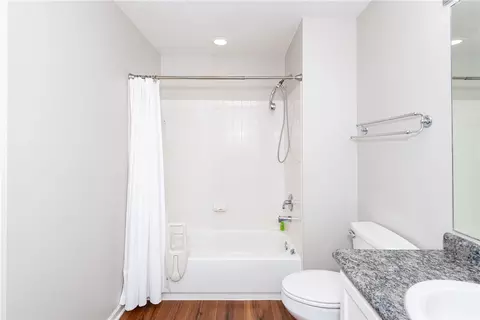 Bath - 184 Edinburgh, Centerville, OH 45458 photo 3 of 4