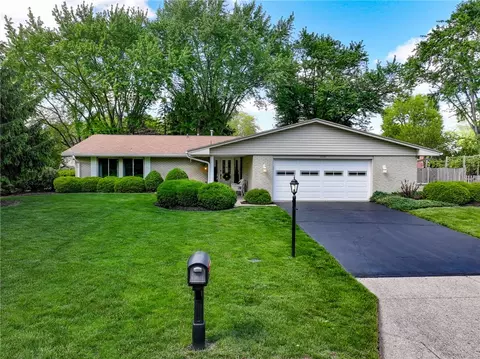 1135 Clintshire Dr, Centerville, OH 45459