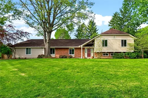 9019 Woodstream Ln, Centerville, OH 45458