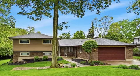 7715 Park Creek Dr, Centerville, OH 45459