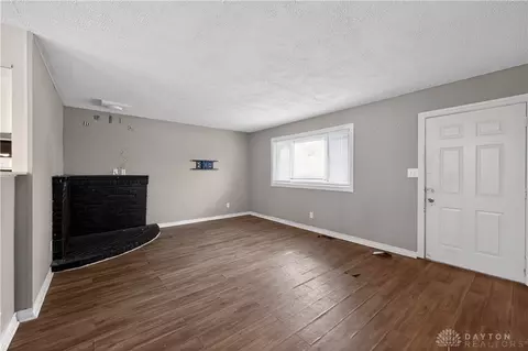 Living - 301 Applegate Rd, Union, OH 45322 photo 1 of 4