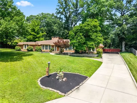 181 Trailwoods Dr, Dayton, OH 45415