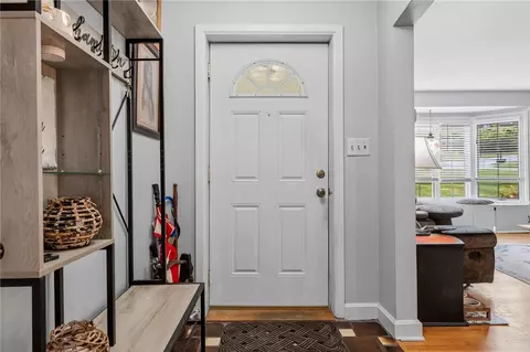 Entry Way - 117 S Washington Blvd, Hamilton, OH 45013 photo 2 of 4
