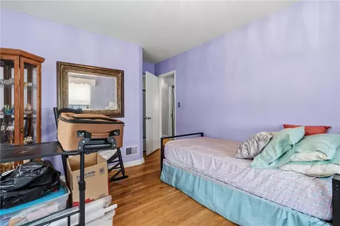 Bedroom - 117 S Washington Blvd, Hamilton, OH 45013 photo 4 of 6