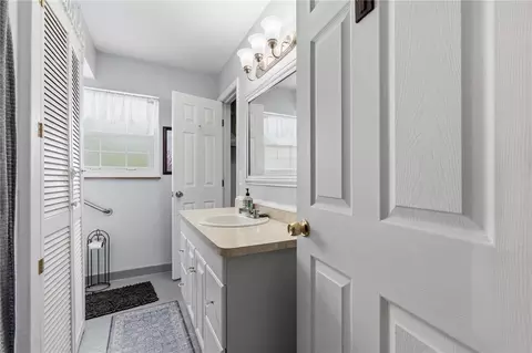 Bath - 117 S Washington Blvd, Hamilton, OH 45013 photo 3 of 4