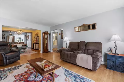 Living - 117 S Washington Blvd, Hamilton, OH 45013 photo 4 of 4