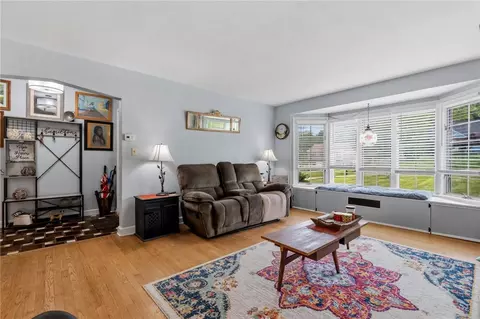 Living - 117 S Washington Blvd, Hamilton, OH 45013 photo 3 of 4