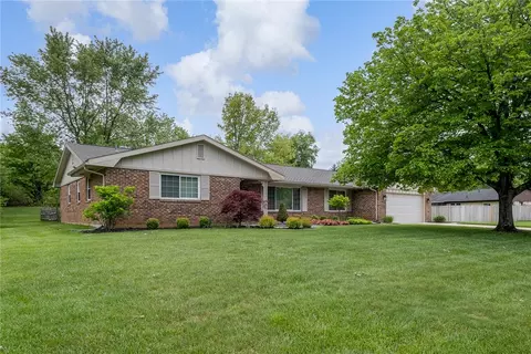 2100 Crab Tree Dr, Dayton, OH 45431
