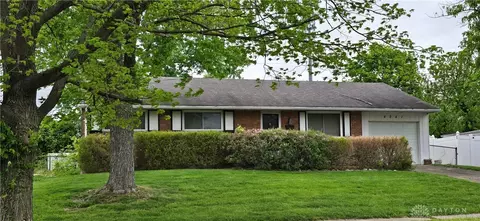 4941 Bayside Dr, Riverside, OH 45431