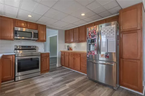 Kitchen - 7401 Beth Ct, Carlisle, OH 45005 photo 2 of 3