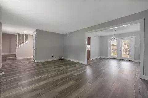 Living - 7401 Beth Ct, Carlisle, OH 45005 photo 2 of 5