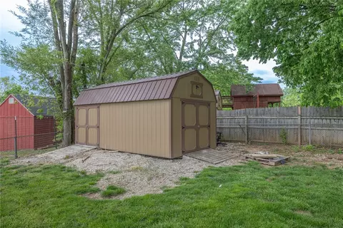 Exterior - 7401 Beth Ct, Carlisle, OH 45005 photo 4 of 10