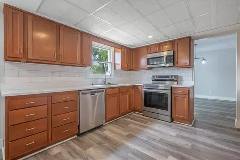 Kitchen - 7401 Beth Ct, Carlisle, OH 45005 photo 3 of 3