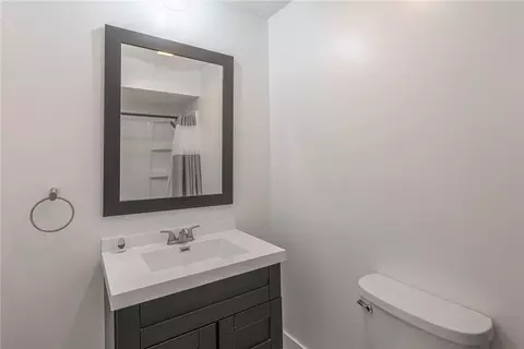 Bath - 7401 Beth Ct, Carlisle, OH 45005 photo 5 of 5