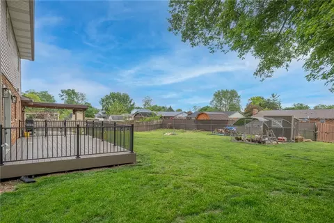 Exterior - 7401 Beth Ct, Carlisle, OH 45005 photo 7 of 10
