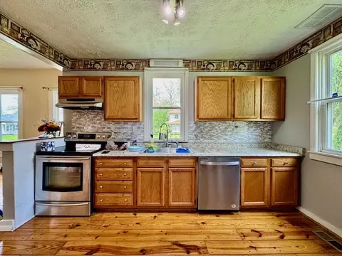Kitchen - 314 Raffensperger Ave, Springfield, OH 45505 photo 6 of 9
