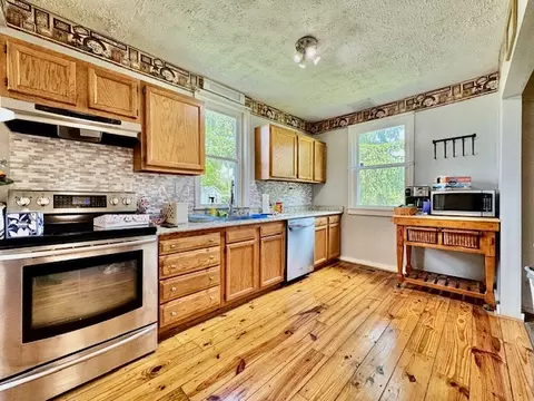 Kitchen - 314 Raffensperger Ave, Springfield, OH 45505 photo 3 of 9