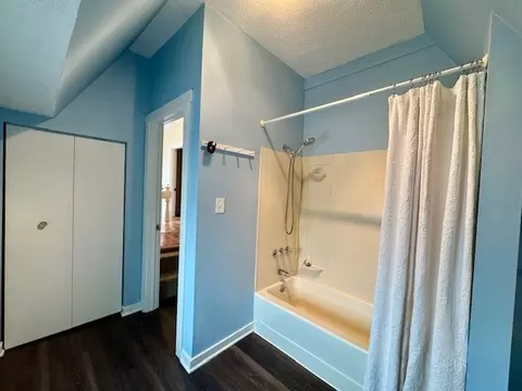 Bath - 314 Raffensperger Ave, Springfield, OH 45505 photo 3 of 4