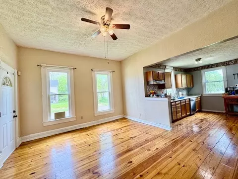 Living - 314 Raffensperger Ave, Springfield, OH 45505 photo 4 of 9