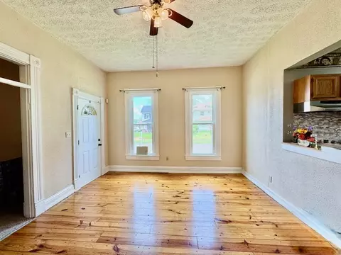 Living - 314 Raffensperger Ave, Springfield, OH 45505 photo 5 of 9
