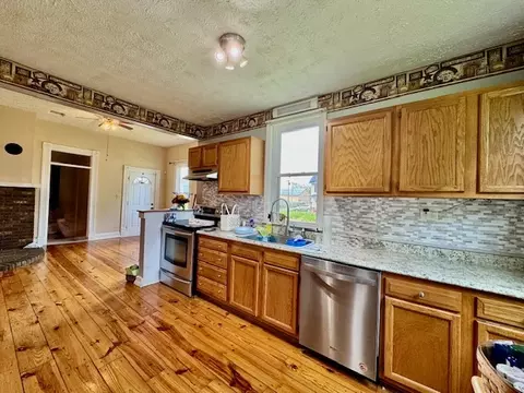 Kitchen - 314 Raffensperger Ave, Springfield, OH 45505 photo 4 of 9