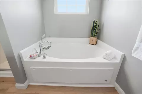 Bath - 1439 Artesian Ln, Fairborn, OH 45324 photo 6 of 8