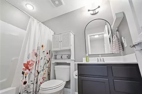 Bath - 1439 Artesian Ln, Fairborn, OH 45324 photo 7 of 8