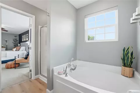 Bath - 1439 Artesian Ln, Fairborn, OH 45324 photo 5 of 8
