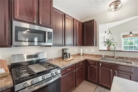 Kitchen - 1439 Artesian Ln, Fairborn, OH 45324 photo 4 of 5