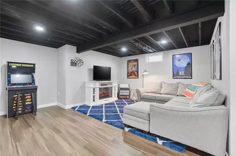Living - 1439 Artesian Ln, Fairborn, OH 45324 photo 2 of 4