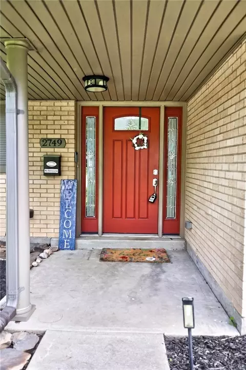 Entry Way - 2749 Hemphill Rd, Kettering, OH 45440 photo 1 of 3