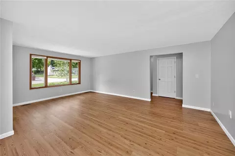 Living - 2749 Hemphill Rd, Kettering, OH 45440 photo 3 of 13