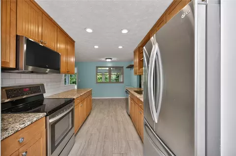 Kitchen - 2749 Hemphill Rd, Kettering, OH 45440 photo 2 of 4