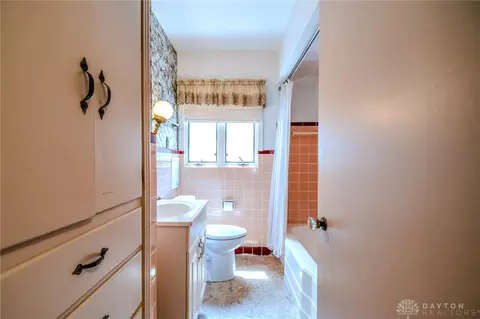 Bath - 3919 Strathmoor Dr, Kettering, OH 45429 photo 1 of 4